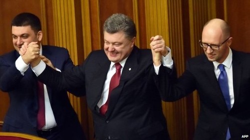 Ukraine forms parliamentary coalition, elects new speaker - ảnh 1