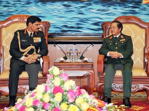 Vietnam, India strengthen defense ties - ảnh 1