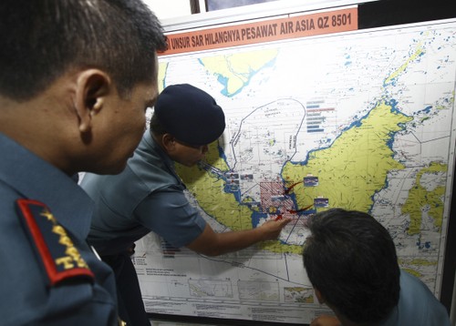 No trace of missing AirAsia jet on 2nd day of search - ảnh 1