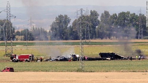 Military plane crashes in Spain - ảnh 1