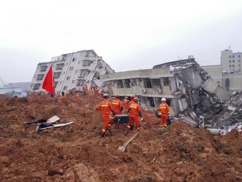 China landslide: Rescuers search for 91 people still missing - ảnh 1