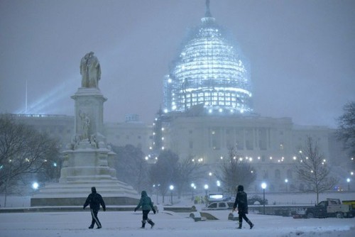 Northeast America frozen in blizzard - ảnh 1