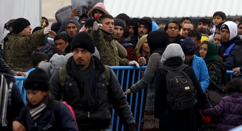 Macedonia shuts border to illegal migrants - ảnh 1