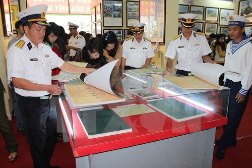 Evidence of Vietnam’s sovereignty over Hoang Sa, Truong Sa displayed in Gia Lai province - ảnh 1