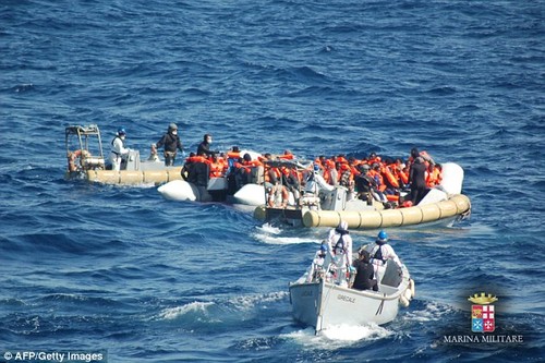 2,400 refugees saved off Libya’s coast - ảnh 1