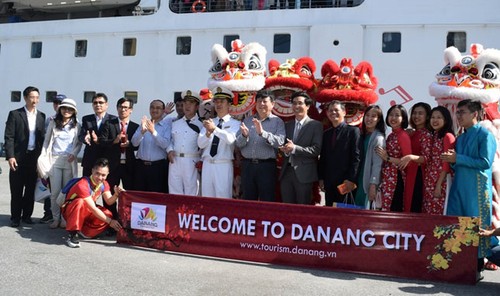Danang sees tourist surge during Lunar New Year festival - ảnh 1