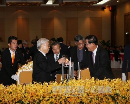 Party leader encourages cooperation between Vietnamese, Cambodian localities - ảnh 2