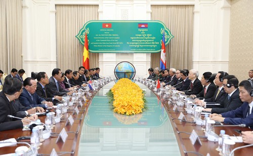 Party leader encourages cooperation between Vietnamese, Cambodian localities - ảnh 1