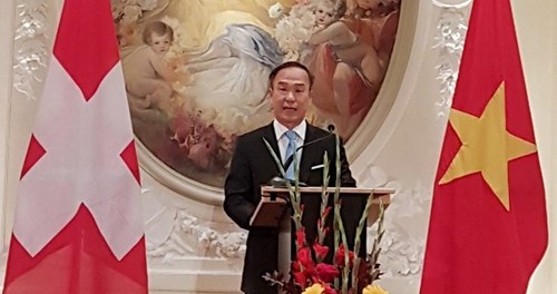 Vietnam mission in Geneva holds spring gathering - ảnh 1