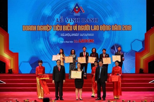 Outstanding firms for workers honored - ảnh 1