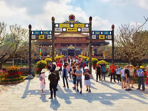 Central region becomes tourist magnet during Lunar New Year Festival - ảnh 1