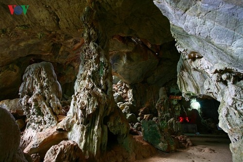 A visit to Ang village and Doi cave in Moc Chau, Son La - ảnh 7