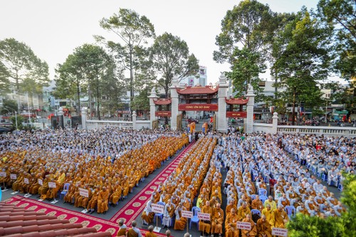 Vietnam commemorates Lord Buddha’s 2563rd birthday - ảnh 2
