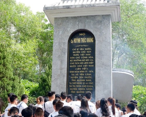 Young Vietnamese expats visit central Vietnam’s historical relic sites - ảnh 1