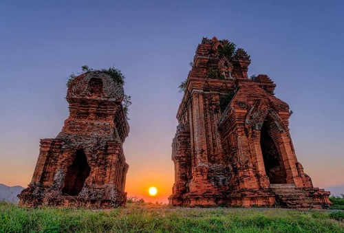 Cham towers in Binh Dinh province - ảnh 1