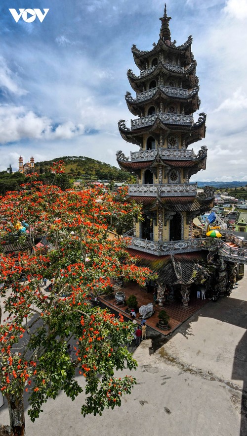 Unique pagoda forms popular attraction in Da Lat city - ảnh 10