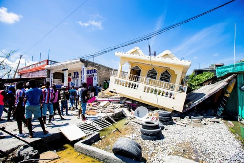 Death toll from Haiti earthquake nears 2,000 - ảnh 1