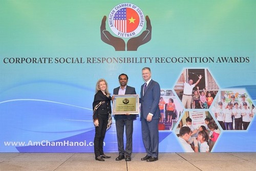 Businesses honored for social responsibility - ảnh 1