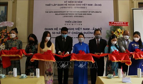 Photo exhibition features 50 years of Vietnam-India diplomatic ties - ảnh 1