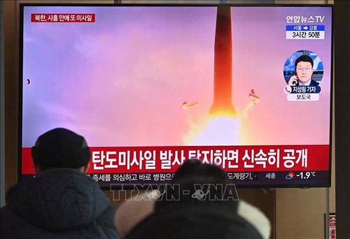 North Korea launches unidentified projectile  - ảnh 1