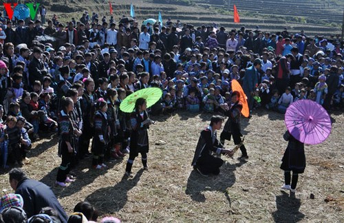 Gau Tao-Frühlingsfest am Bergfuß Ngu Chi Son - ảnh 3