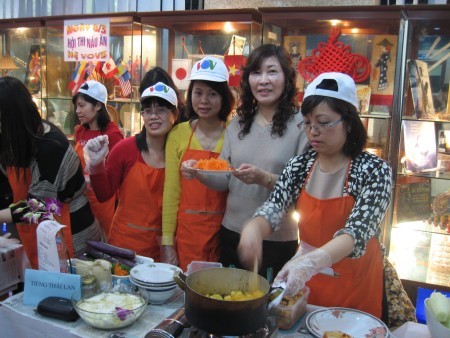Kochwettbewerb zum internationalen Tag der Frauen in VOV5  - ảnh 1