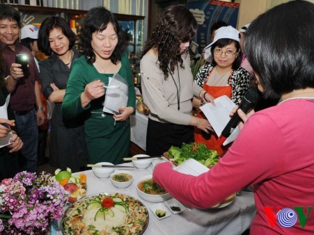 Kochwettbewerb zum internationalen Tag der Frauen in VOV5  - ảnh 9