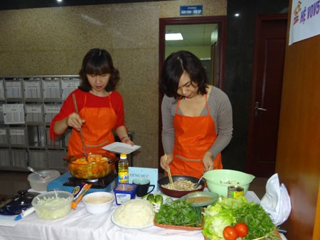 Kochwettbewerb zum internationalen Tag der Frauen in VOV5  - ảnh 7