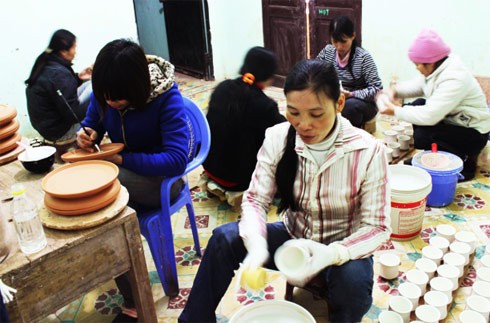 Hanoi: Meister aus dem Keramikdorf Bat Trang wurden geehrt - ảnh 1