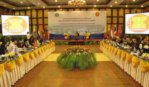 ASEAN-Politiker diskutieren über Armutsbekämpfung - ảnh 1
