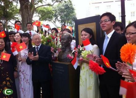 KPV-Generalsekretär Nguyen Phu Trong besucht Singapur - ảnh 1