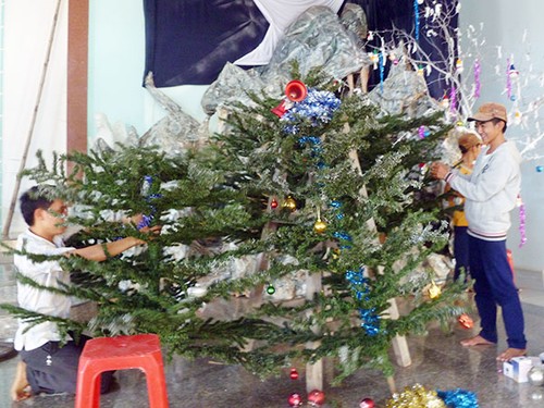 Die Katholiken in Vietnam feiern das Weihnachtsfest 2012 - ảnh 1