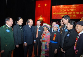 Auszeichnung der Menschen von hohem Prestige im Nordwesten Vietnams - ảnh 1