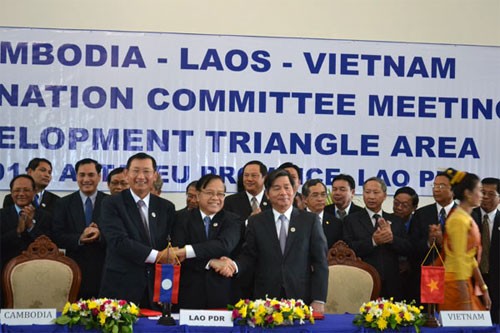 Vietnam, Laos und Kambodscha kooperieren für eine entwickelte Dreieckzone - ảnh 1