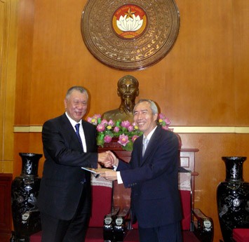 Vorsitzender der Vaterländischen Front Vietnams empfängt den chinesischen Vize-Präsident der PKKCV - ảnh 1