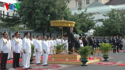 Kambodscha feiert das 60. Jubiläum des Unabhängigkeitstages - ảnh 1