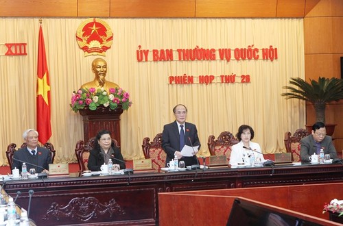 Parlamentarier des Ständigen Parlamentsausschusses beraten über Gesetzesentwurf über Volkspolizei - ảnh 1