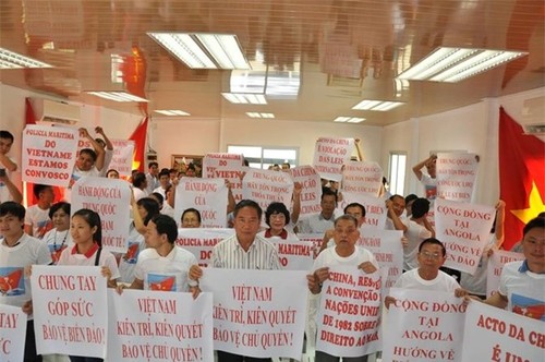 Protest der vietnamesischen Gemeinschaft in Angola und Zypern gegen China - ảnh 1