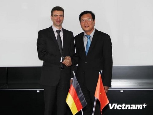 Bildungsminister Pham Vu Luan zu Gast in Deutschland - ảnh 1