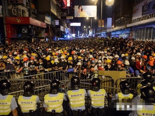 Hongkongs Polizei verhaftet acht Demonstranten in Mong Kok - ảnh 1
