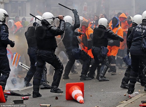 Gewalt in Demonstrationen im belgischen Brüssel - ảnh 1