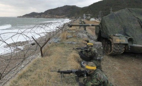 Südkorea führt Schießübungen mit echter Munition nahe der Seegrenze zu Nordkorea durch - ảnh 1
