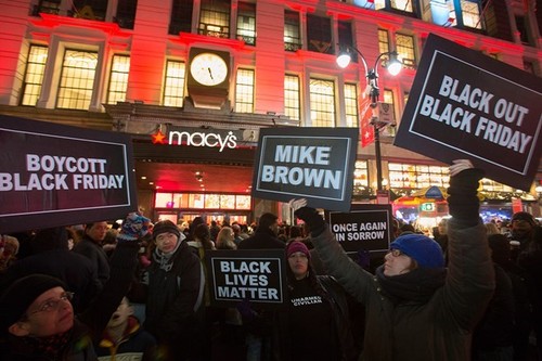 Ferguson: Demonstranten in den USA boykottierten die Rabattschlacht zum „Schwarzen Freitag“ - ảnh 1