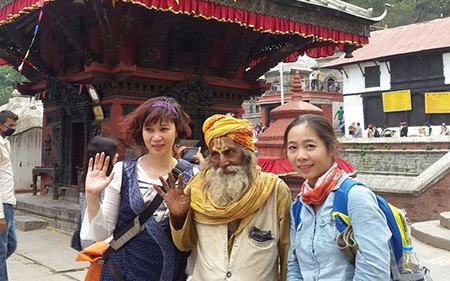 Vietnamesische Botschaft in Indien unterstützt vietnamesische Bürger in Nepal - ảnh 1