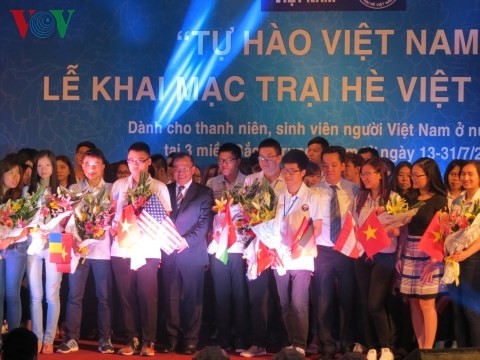 Eröffnung des Sommerferienlagers Vietnam 2015 - ảnh 1