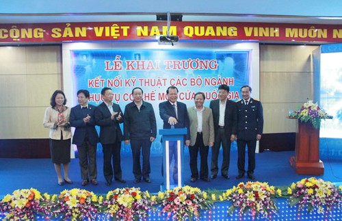 „Eine-Tür-Politik“ Vietnams in Verbindung mit ASEAN: Meilenstein bei der Eingliederung in der Region - ảnh 1