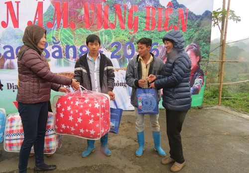 VOV5: Programm “Warmer Frühling im Grenzgebiet” in der Gemeinde Can Nong in der Provinz Cao Bang - ảnh 16