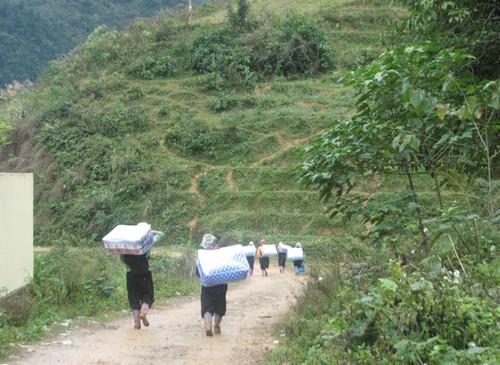 VOV5: Programm “Warmer Frühling im Grenzgebiet” in der Gemeinde Can Nong in der Provinz Cao Bang - ảnh 24