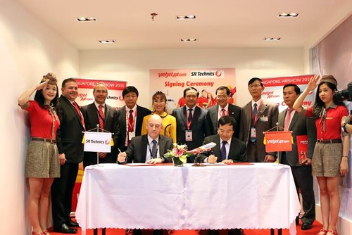VietJet Air unterzeichnet milliardenschwere Verträge bei der Luftfahrtmesse in Singapur 2016 - ảnh 1