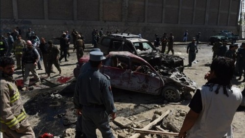 Dutzende Menschen kamen beim Selbstmordanschlag in Afghanistan ums Leben - ảnh 1